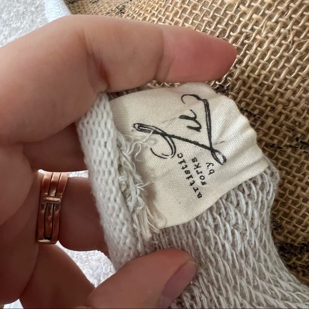 Artistic works by Lu oversized cream knit sweater - Picture 7 of 7